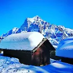 Vakantiehuis Modern With Alps Scenic Views And Concierge By Swisshut *